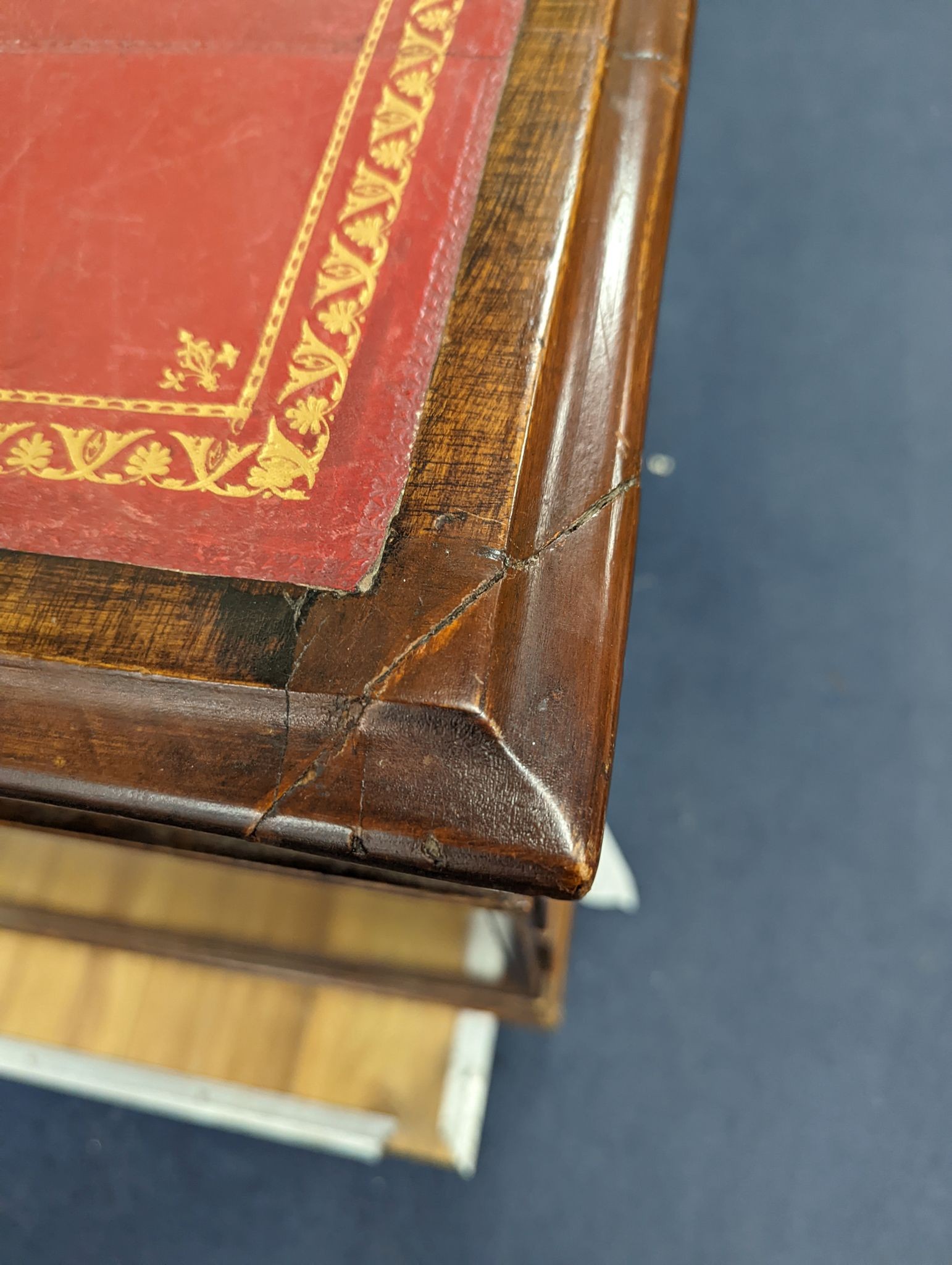 A Victorian mahogany pedestal desk with red leather inset top, length 126cm, depth 71cm, height 77cm